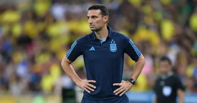 4784334 Scaloni sur l'Algérie et la France