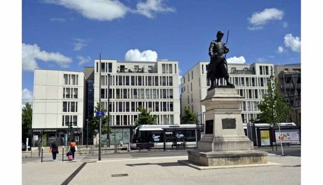 84541878 contre-monument