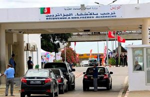 Réforme de la Taxe sur les Carburants en Algérie : Des Tunisiens Bloqués et Humiliés à la Frontière