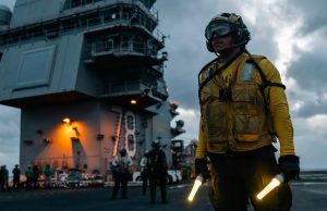 L’Armada Militaire Américaine s’Approche du Moyen-Orient : Vers une Attaque Imminente contre l’Iran ?