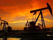 Guerre Israël-États-Unis contre l’Iran : le pétrole flambe au-dessus de 78 dollars et les bourses mondiales s’effondrent