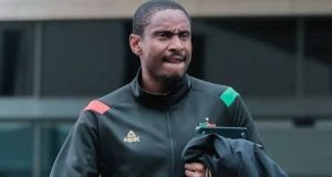 Rulani Mokwena, ex-entraîneur du MC Alger, condamné pour devises non déclarées à l’aéroport d’Alger