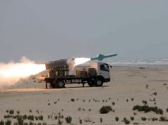 Tensions dans le détroit d’Ormuz : l’Iran tire des missiles sur des destroyers américains